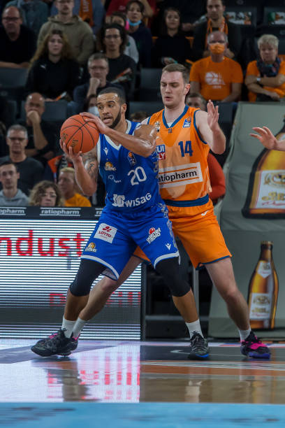 转身跳投 转身跳投