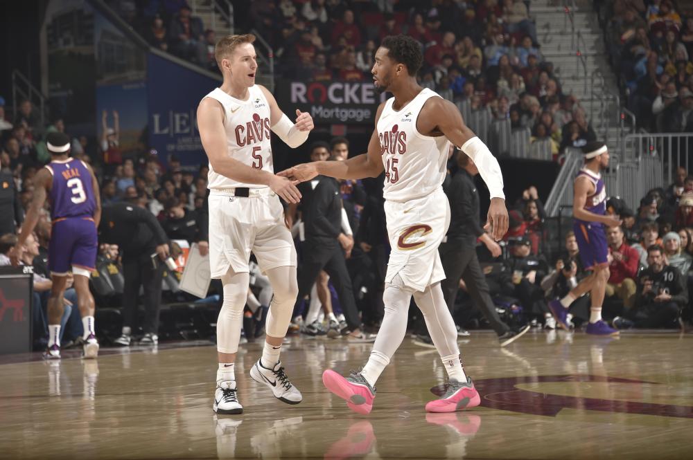 另一人在出 另一人在出